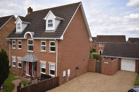 5 bedroom detached house for sale, Bristow Road, Cranwell Village