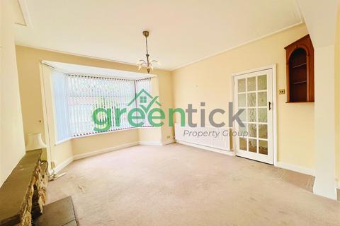 4 bedroom semi-detached house to rent, Windmill Gardens, Enfield