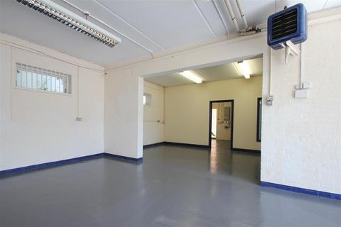 Industrial unit to rent, Star Road, Horsham RH13