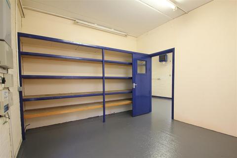 Industrial unit to rent, Star Road, Horsham RH13