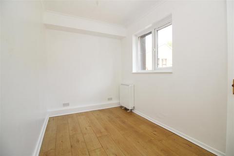 1 bedroom house to rent, Maunsell Park, Station Hill, Crawley, West Sussex. RH10 7AZ