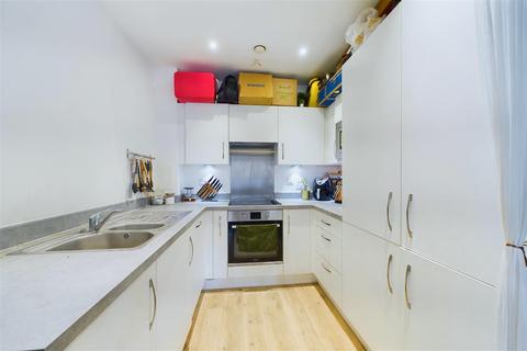 1 bedroom flat for sale, Paynter House, 1 Shipbuilding Way, London, E13 9FG