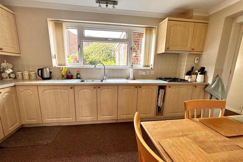 3 bedroom detached house for sale, Chaworth Road, Ottershaw KT16