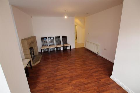 3 bedroom flat to rent, Lynwood Terrace, Newcastle upon Tyne NE4