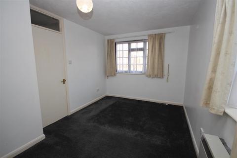 1 bedroom terraced house to rent, Blackmans Close, West Dartford, Kent.