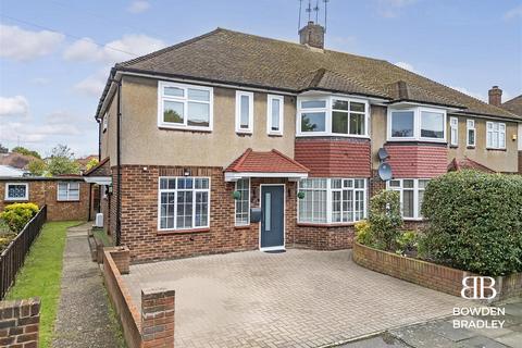 29 Walden Way, Ilford, IG6 3BJ