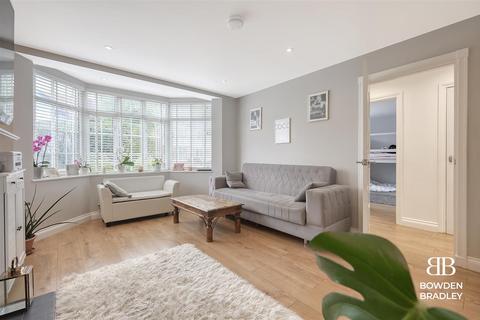 29 Walden Way, Ilford, IG6 3BJ