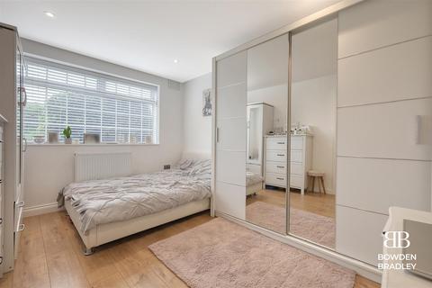 29 Walden Way, Ilford, IG6 3BJ