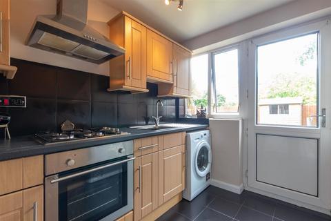 221 Rowood Drive, Solihull, B92 9LG