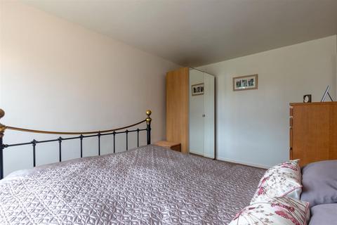 221 Rowood Drive, Solihull, B92 9LG