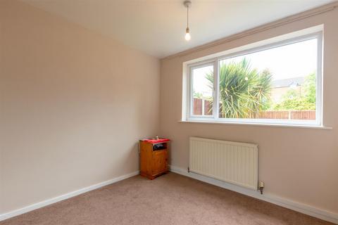 221 Rowood Drive, Solihull, B92 9LG