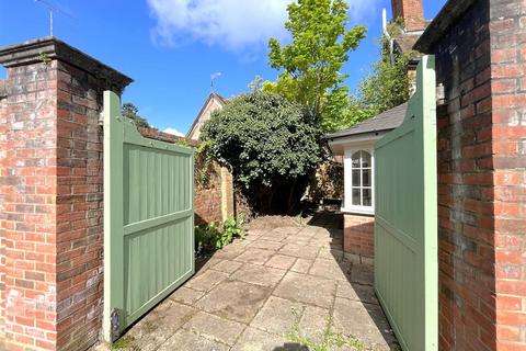 24 Castle Street, Warwick, CV34 4BP