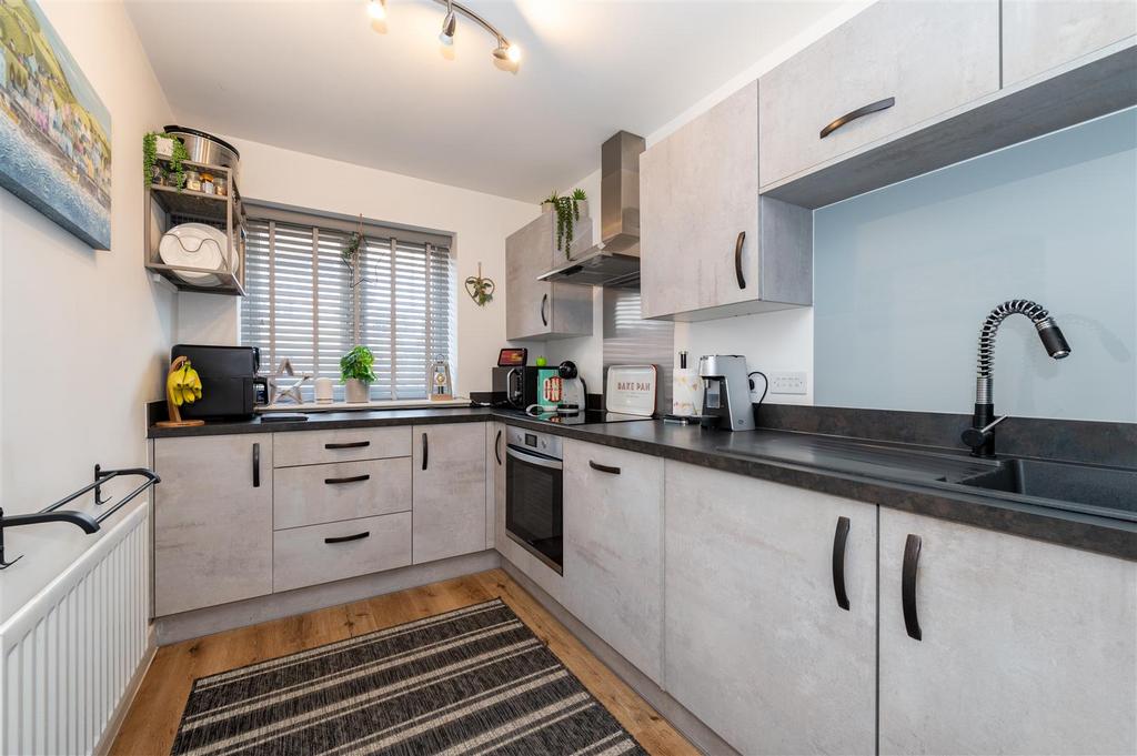 24 Lea Castle Drive internal-10.JPG