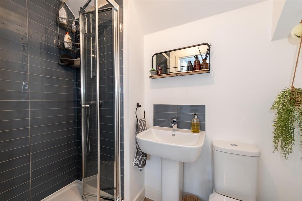 24 Lea Castle Drive internal-3.JPG