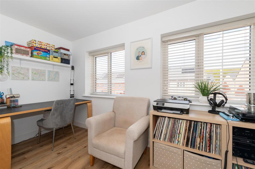 24 Lea Castle Drive internal-4.JPG