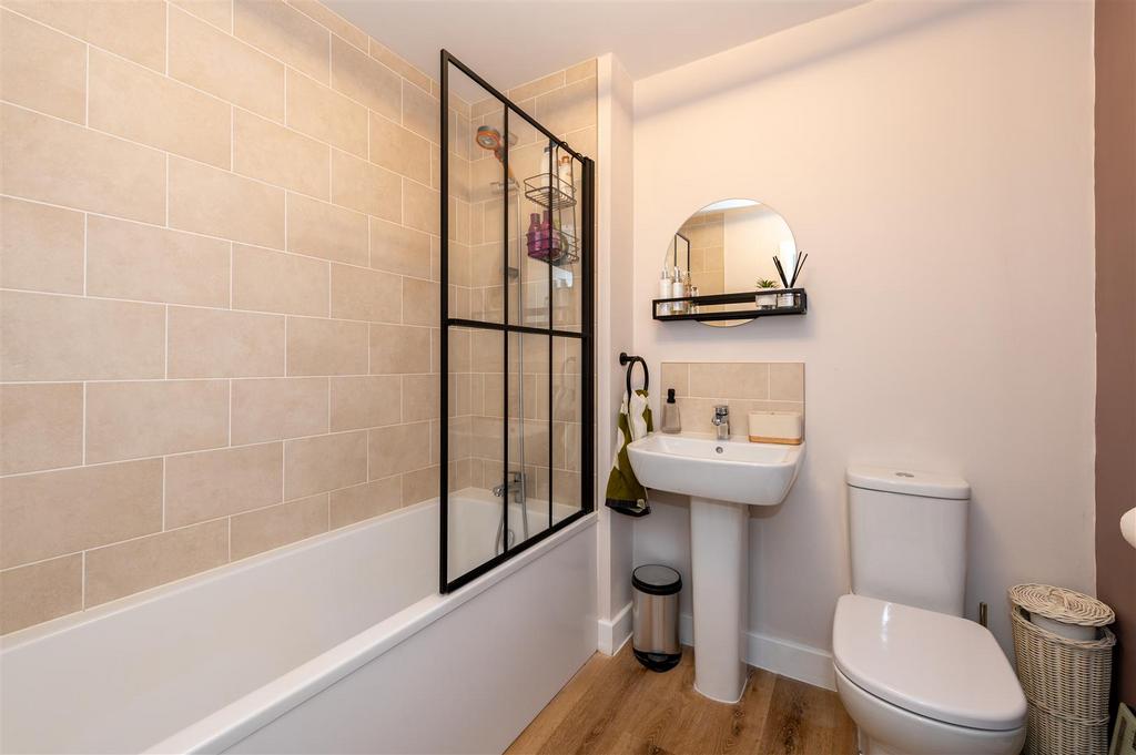 24 Lea Castle Drive internal-6.JPG