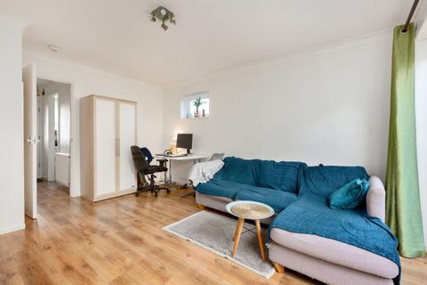 2 bedroom terraced house to rent, Kennedy Gardens, Sevenoaks TN13 3UG