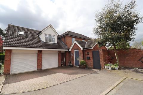 5 bedroom detached house for sale, Oughton Close, Yarm, TS15 9SZ