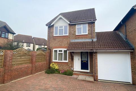 3 bedroom link detached house to rent, Swallowfields, Andover, SP10 5PN