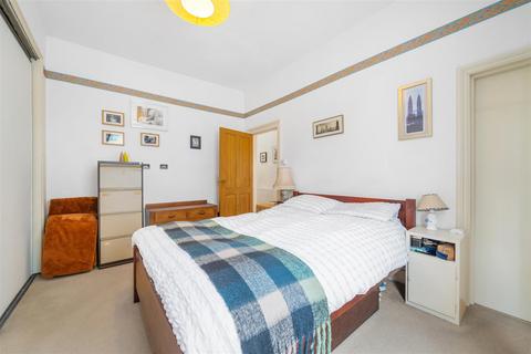 6b Blean Grove, London, SE20 8QU
