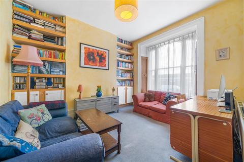 6b Blean Grove, London, SE20 8QU