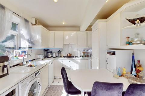 3 bedroom apartment for sale, Dollis Avenue, London
