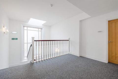 2 bedroom apartment for sale, Cromwell Close, Brighouse