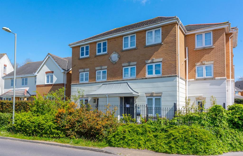 Ferndown Close, Basingstoke RG22 4 bed townhouse for sale £400,000