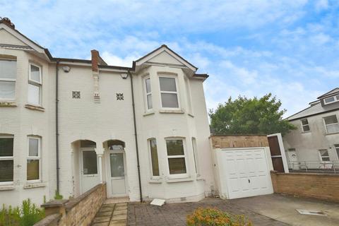 3 bedroom semi-detached house to rent, Squires Lane, Finchley