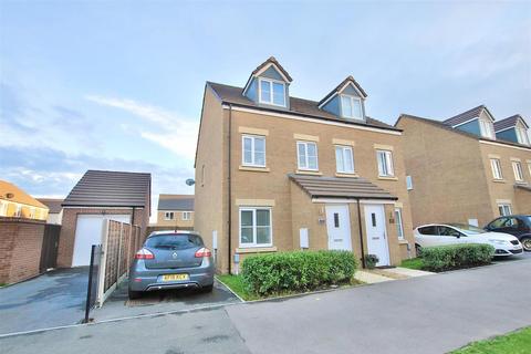 3 bedroom semi-detached house for sale, Theedway, Leighton Buzzard, LU7 9RP