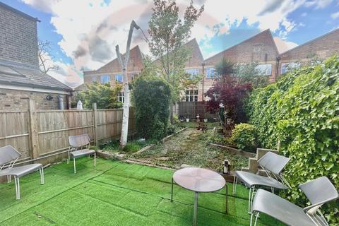 2 bedroom flat to rent, Thorney Hedge Road, Chiswick, W4