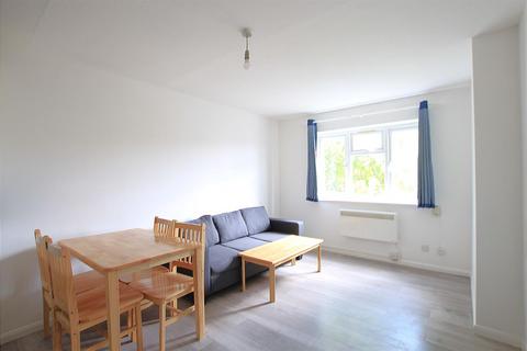 1 bedroom apartment to rent, Wivenhoe Court, Hounslow TW3