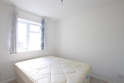 1 bedroom apartment to rent, Wivenhoe Court, Hounslow TW3