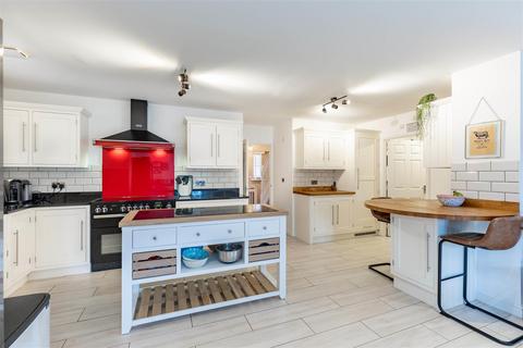 5 bedroom detached house for sale, Hyde Close, Cirencester GL7