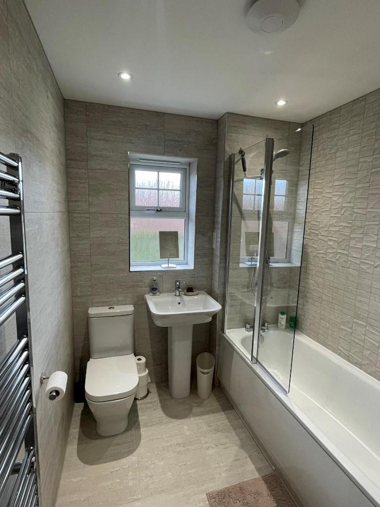 10 Taylor Way - Btahroom.jpg