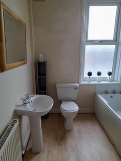 3 bedroom terraced house to rent, Wellington Grove, Bramley, Leeds, LS13 2LQ