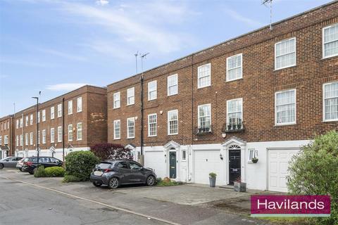 4 bedroom townhouse for sale, Illingworth Way, Enfield
