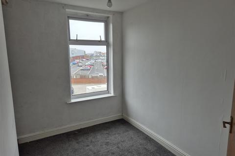 2 bedroom flat to rent, Beach Road, Thornton-Cleveleys