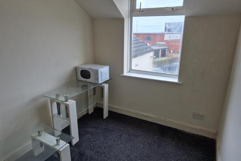 2 bedroom flat to rent, Beach Road, Thornton-Cleveleys
