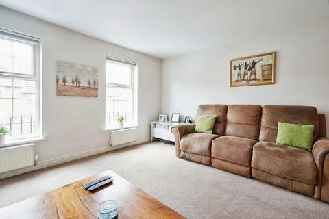 4 bedroom terraced house for sale, Raynville Way, Armley, LS12 2JZ