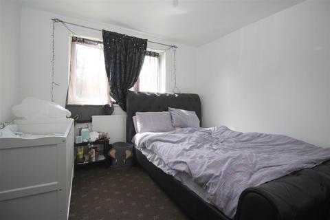 1 bedroom flat for sale, Tristram Close, London