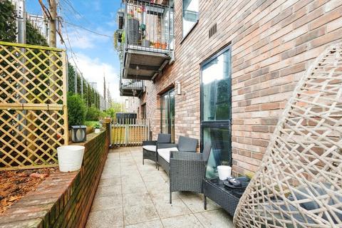2 bedroom apartment for sale, Lockgate Mews, Manchester
