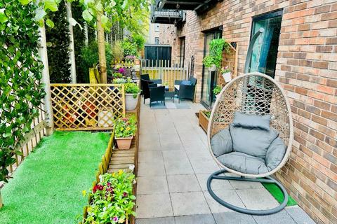 2 bedroom apartment for sale, Lockgate Mews, Manchester