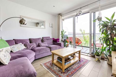 2 bedroom flat for sale, Valley Road, London SW16