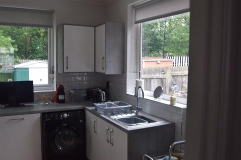 2 bedroom flat to rent, Kentmere Avenue, Newcastle Upon Tyne