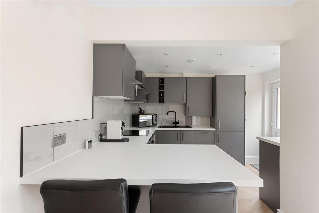 24 Broadway 14.jpg