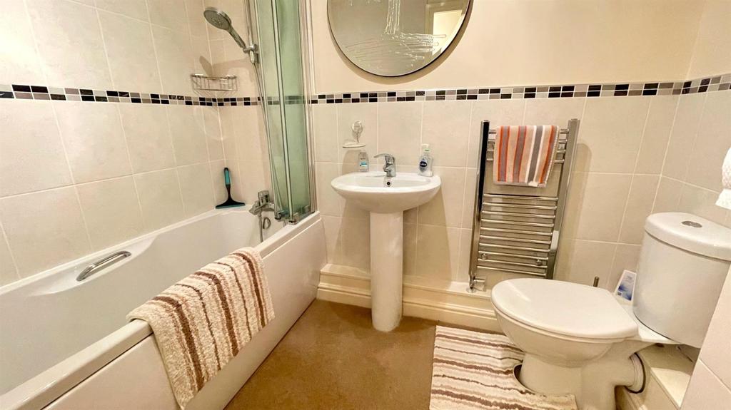 Upgraded 3 piece bathroom