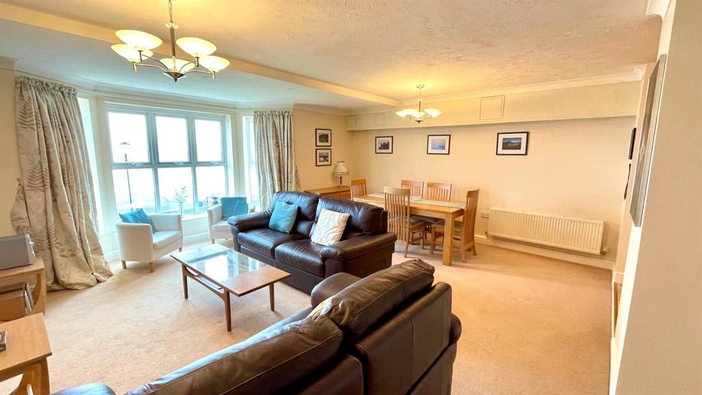 Lounge/dining room