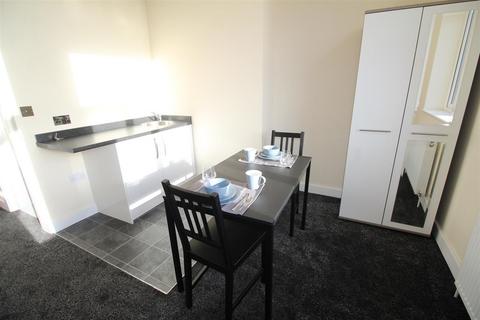 1 bedroom in a house share to rent, Gas House Yard, Oakenshaw, Bradford
