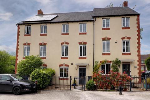 72 Boakes Drive, Stonehouse, GL10 3QW
